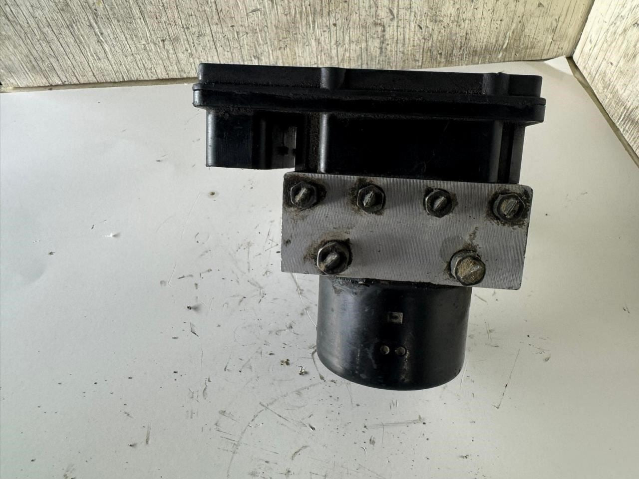 06-11 ARMADA ABS Pump Anti Lock Brake Module - 47660-ZR20B