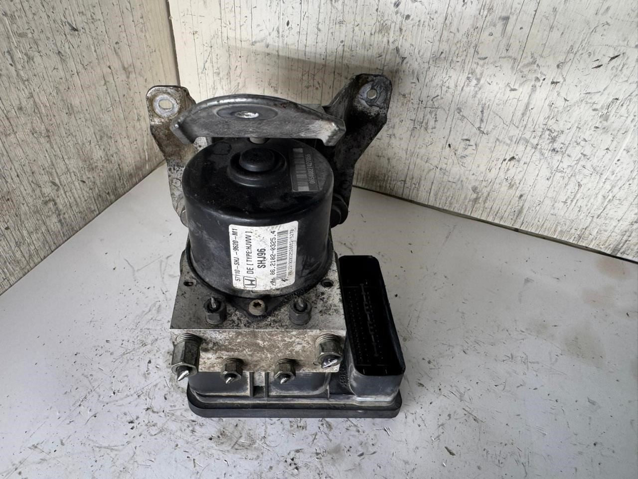 2006 ODYSSEY ABS Pump Anti Lock Brake Module - 57110-SHJ-9620-M1
