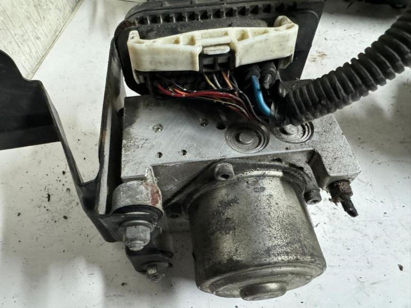 04-08 ENDEAVOR Anti Lock Brake System ABS Pump Module  - MN102094