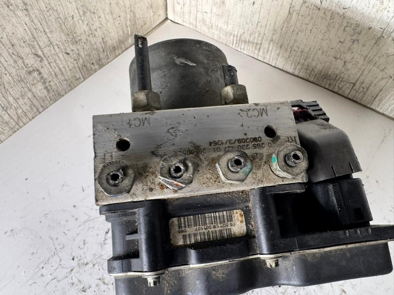 2008 OUTLOOK ABS Pump Anti Lock Brake Module - 25860504