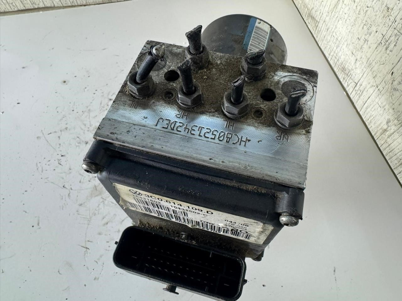 2008 PASSAT ABS Pump Anti Lock Brake Module - 16431602-C
