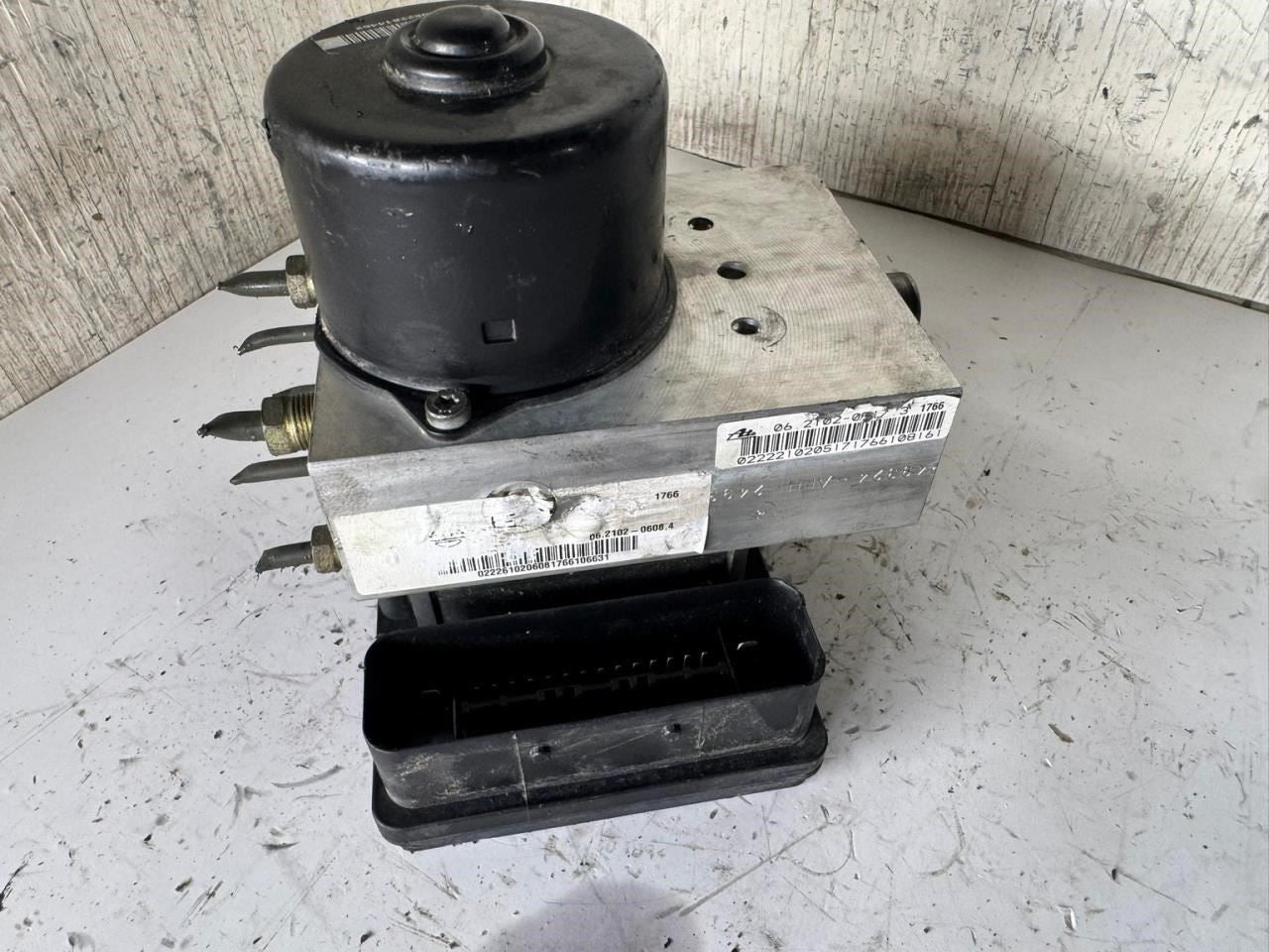 06-10 INFINITI QX56 ABS Pump Anti Lock Brake Module - 06.2102-0608.4