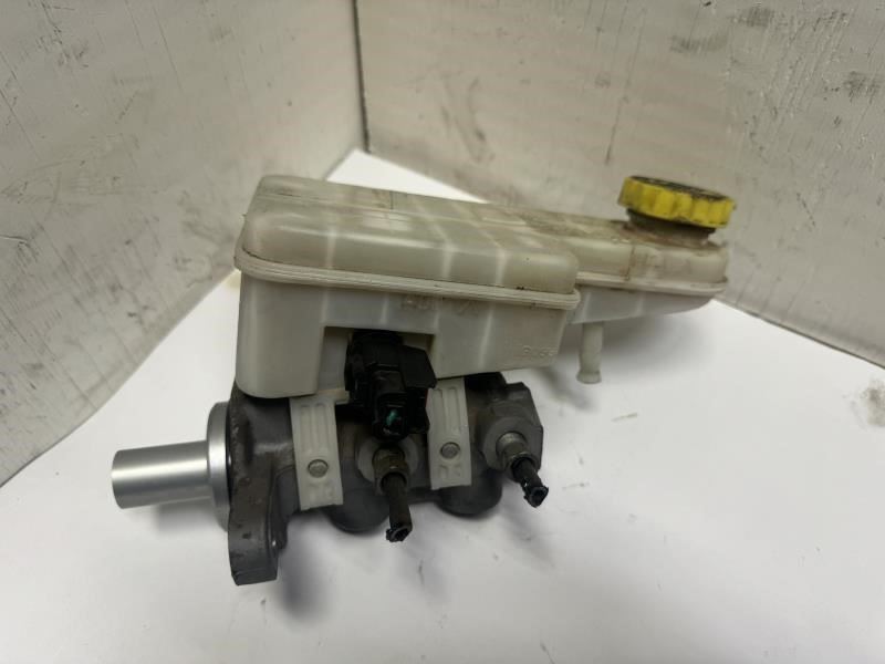 13 CHRYSLER 200 BRAKE MASTER CYLINDER WITH RESERVOIR TANK