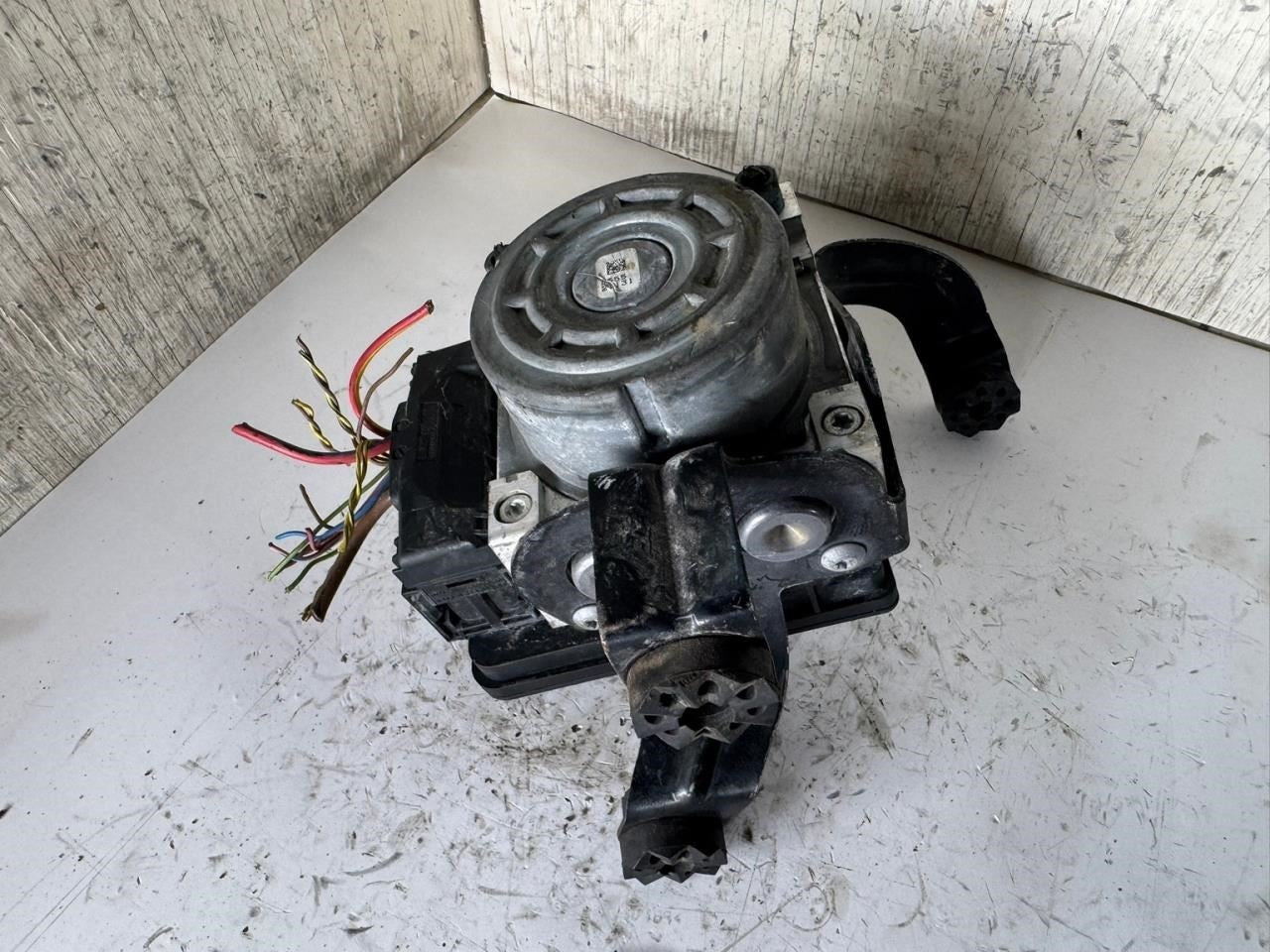 2016 BMW 320I ABS Pump Anti Lock Brake Module - 6 861 376