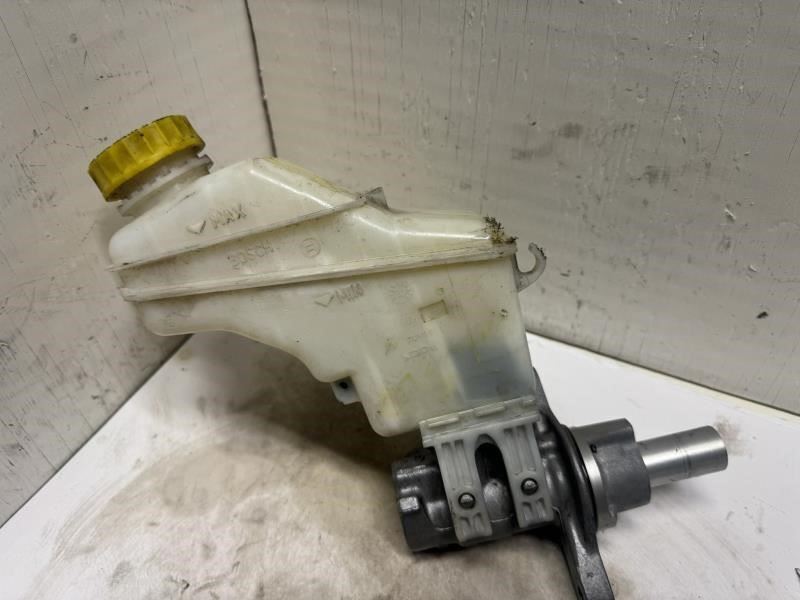 14-17 FIAT 500 BRAKE MASTER CYLINDER WITH RESERVOIR TANK