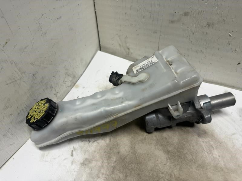 17 FOCUS BRAKE MASTER CYLINDER WITH RESERVOIR TANK