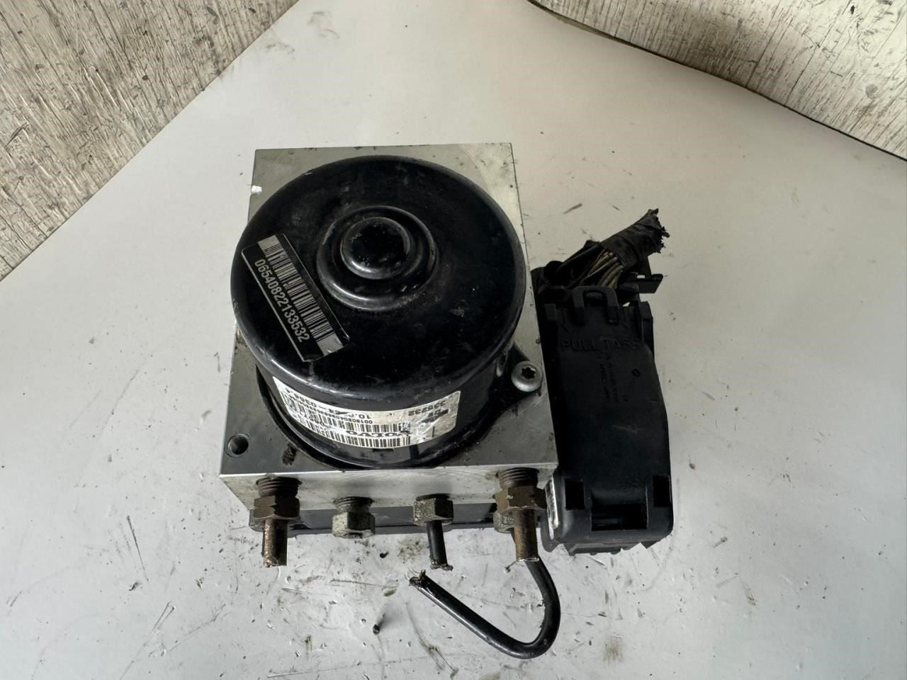 2004 S60 ABS Pump Anti Lock Brake Module - P08671223