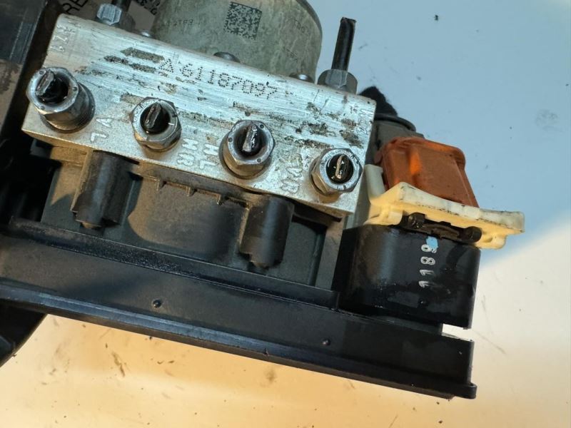 21 RENEGADE Anti Lock Brake System ABS Pump Module  - 52210118; A021G267