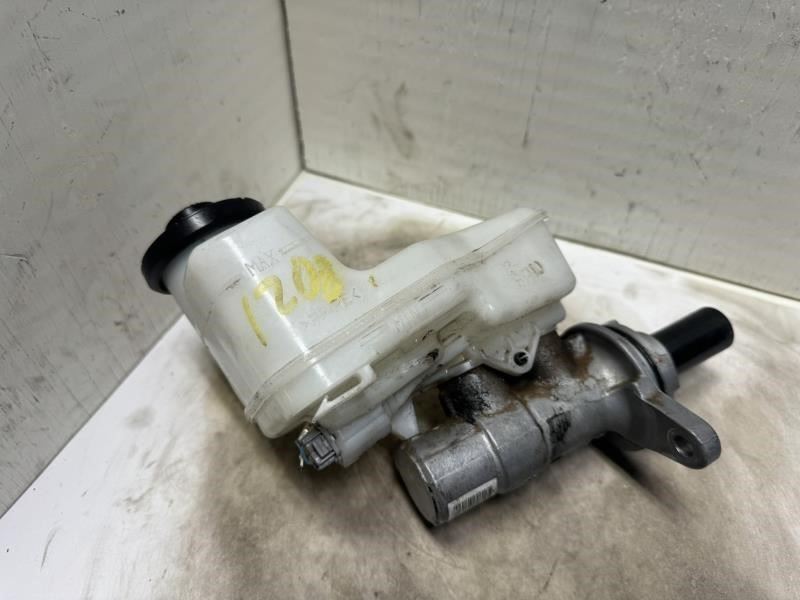 18-21 EXPEDITION BRAKE MASTER CYLINDER WITH RESERVOIR TANK