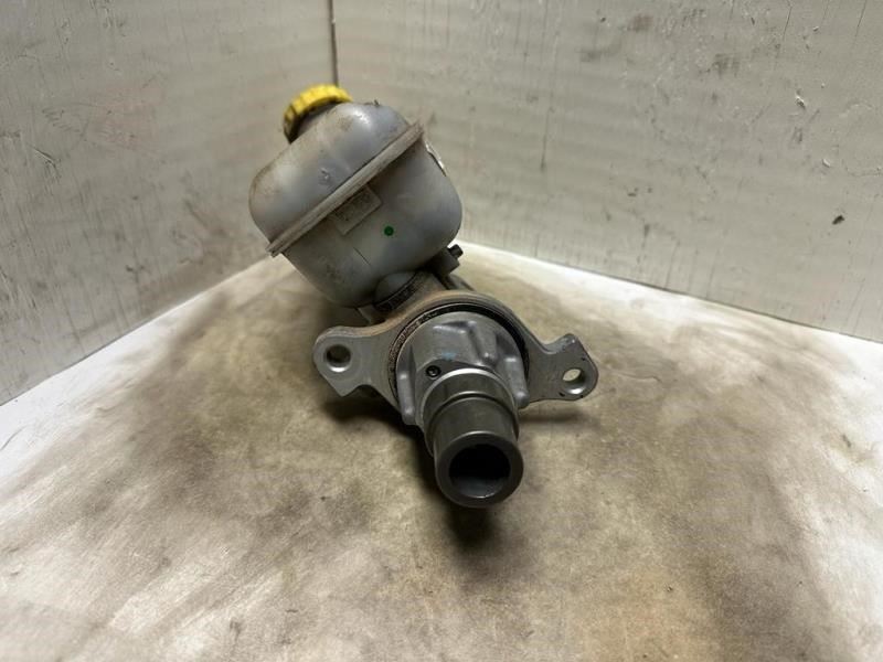 10 TOWN & COUNTRY BRAKE MASTER CYLINDER WITH RESERVOIR TANK