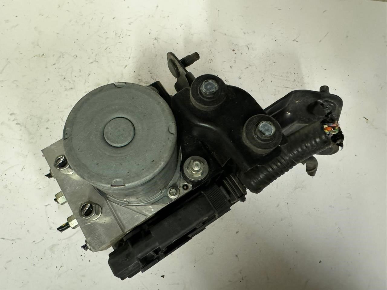 09 INFINITI G37 ABS Pump Anti Lock Brake Module - 47660 1NC0E