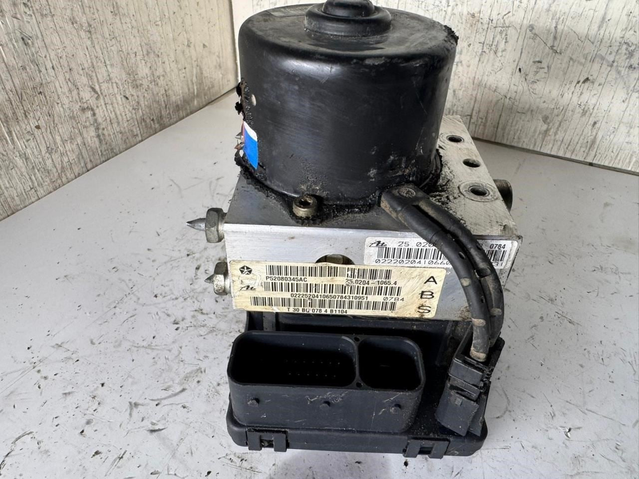 02-04 GRAND CHEROKEE ABS Pump Anti Lock Brake Module - P52080345AC
