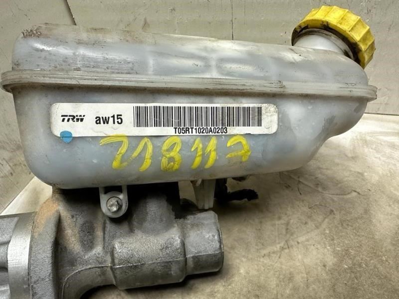 17 LEGACY BRAKE MASTER CYLINDER WITH RESERVOIR TANK - 32068522