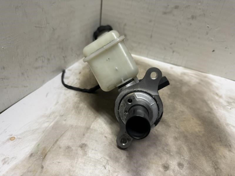 15-20 SEDONA BRAKE MASTER CYLINDER WITH RESERVOIR TANK