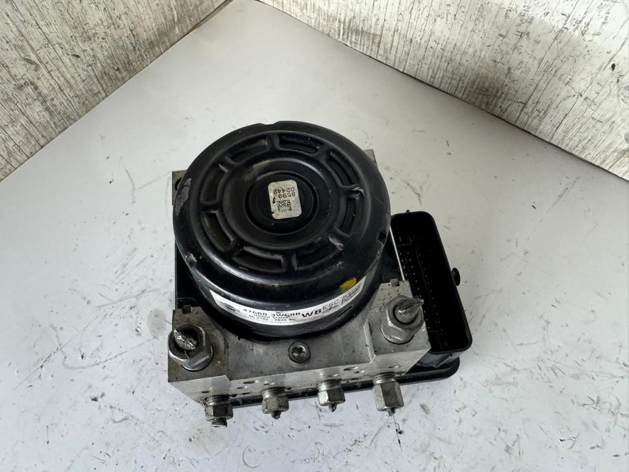 14-19 VERSA ABS Pump Anti Lock Brake Module - 47660 3WC0B