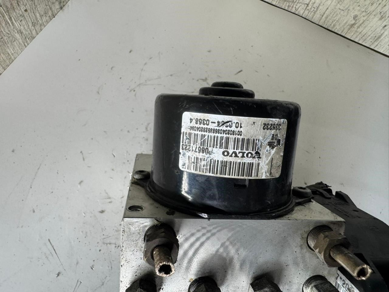 2004 S60 ABS Pump Anti Lock Brake Module - P08671223