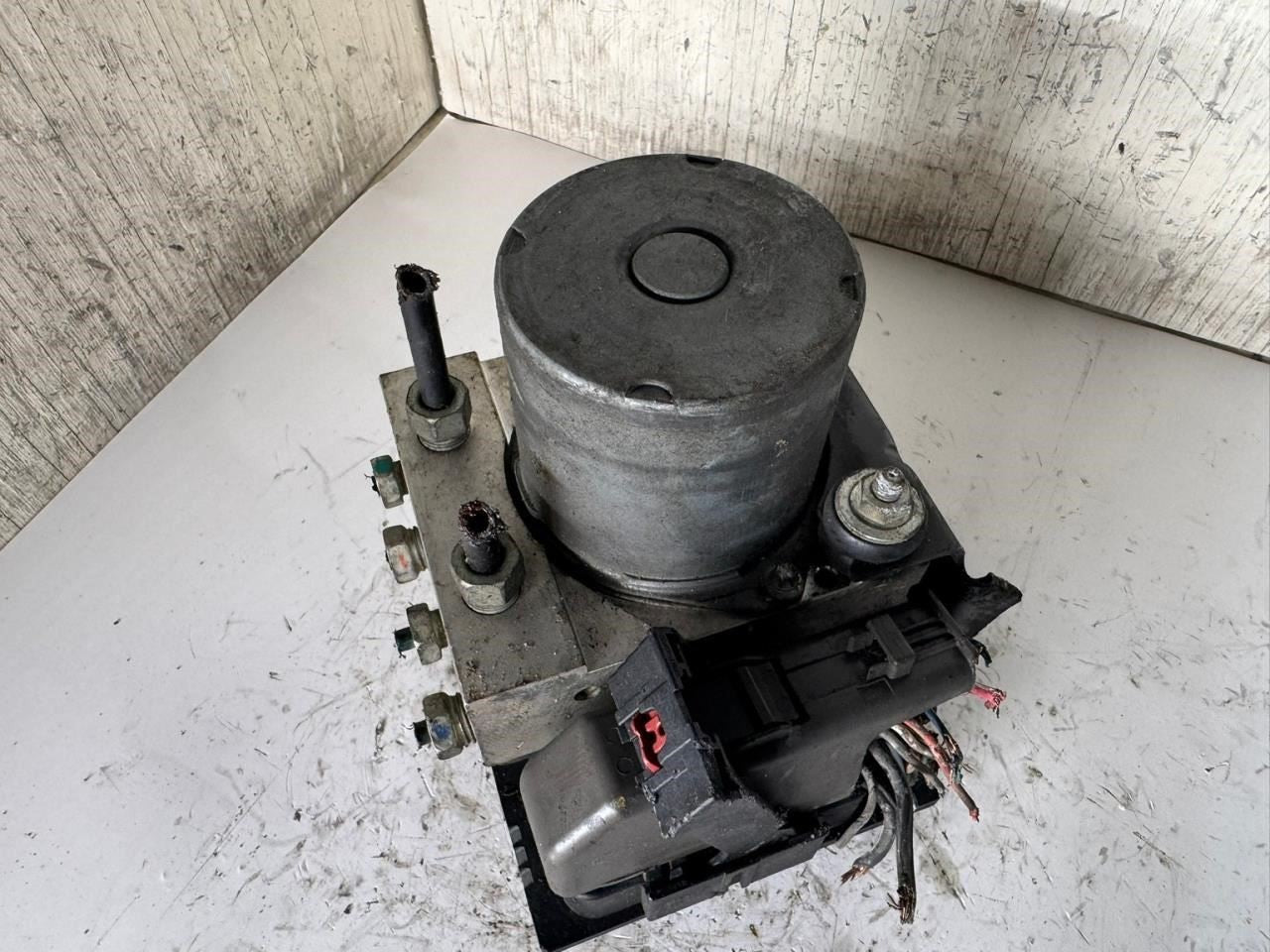 2008 OUTLOOK ABS Pump Anti Lock Brake Module - 25860504