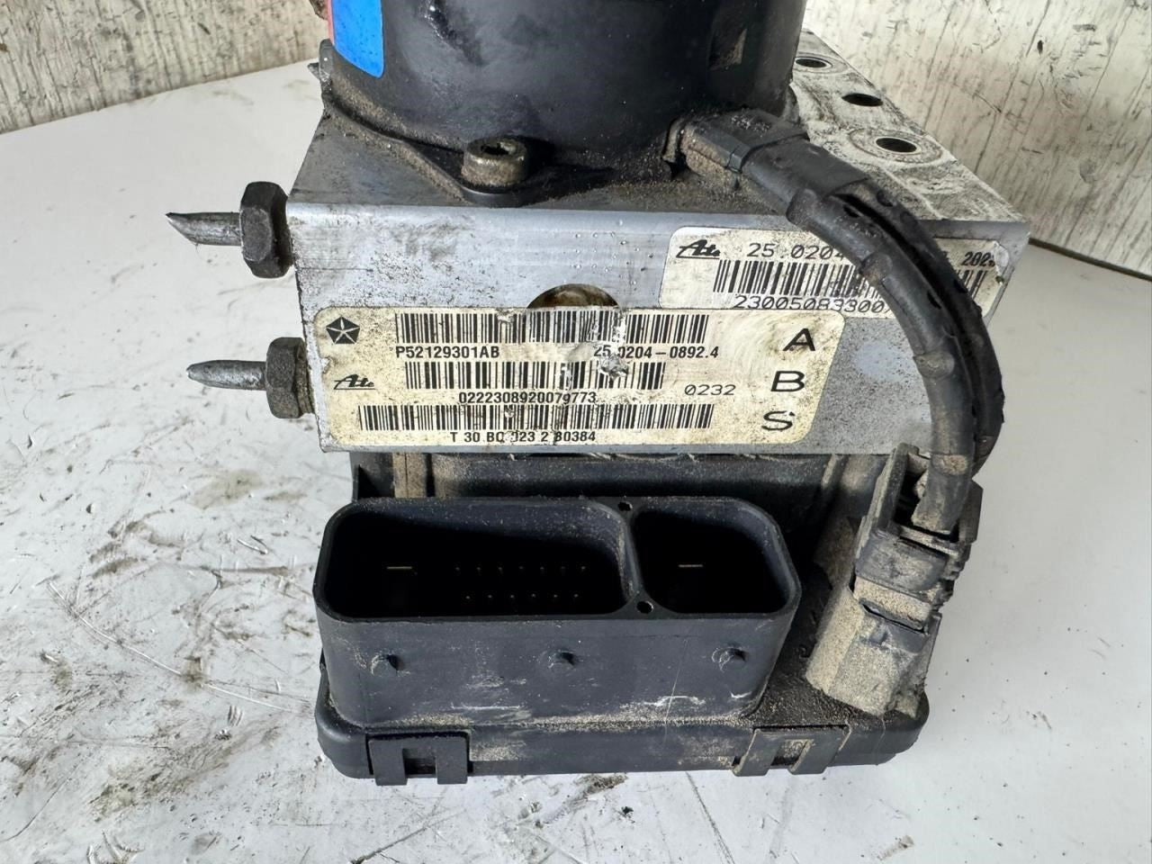 02-04 GRAND CHEROKEE ABS Pump Anti Lock Brake Module - P52129301AB