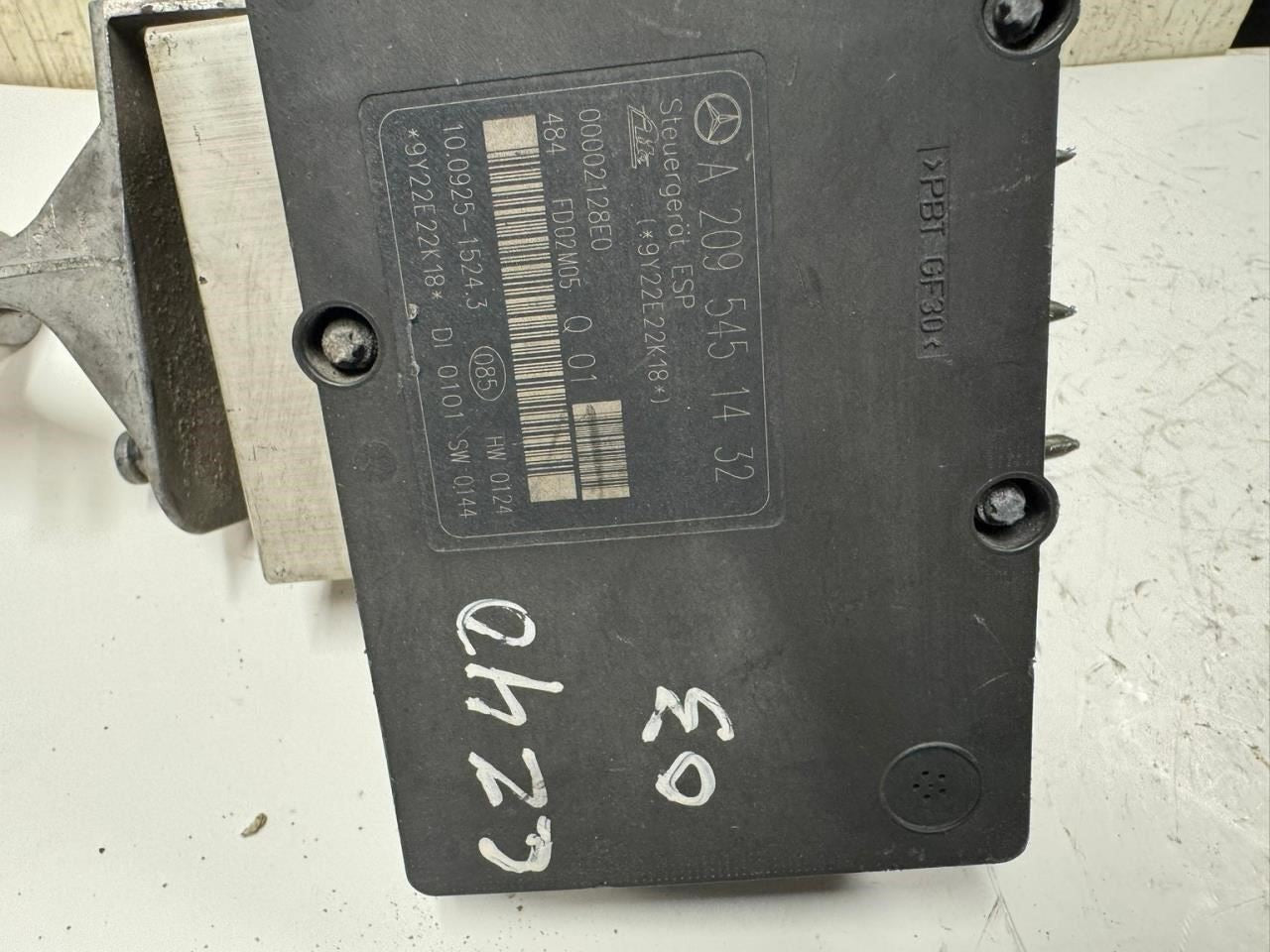 03-05 MERCEDES C240 ABS Pump Anti Lock Brake Module - A 209 545 14 32