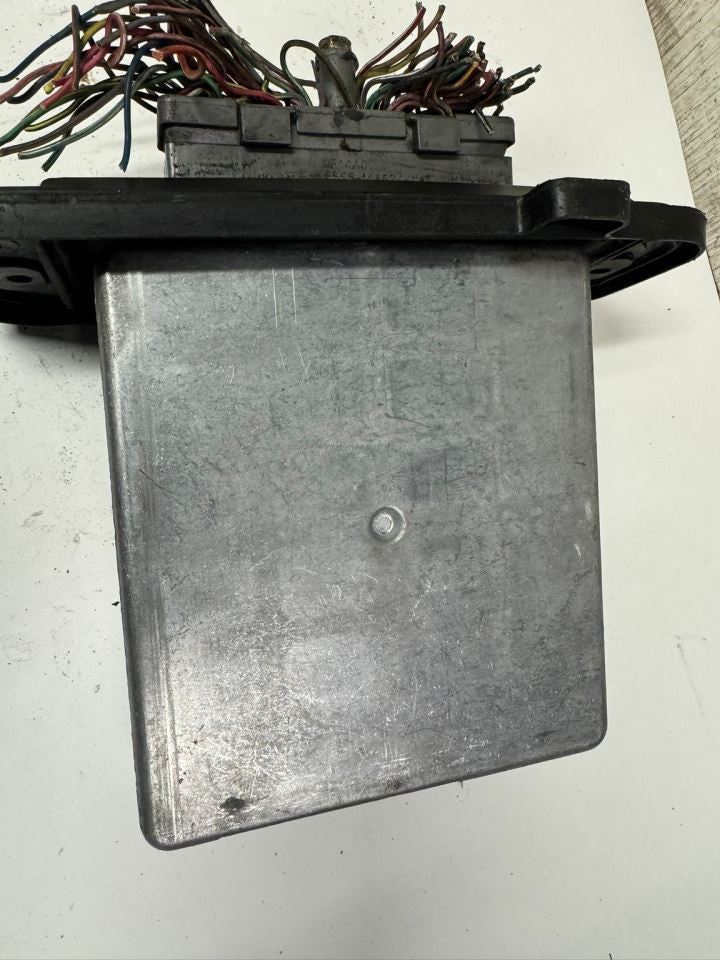 01 ESCAPE Engine Control Module Computer ECU ECM PCM - YL8F-12A650-ZD