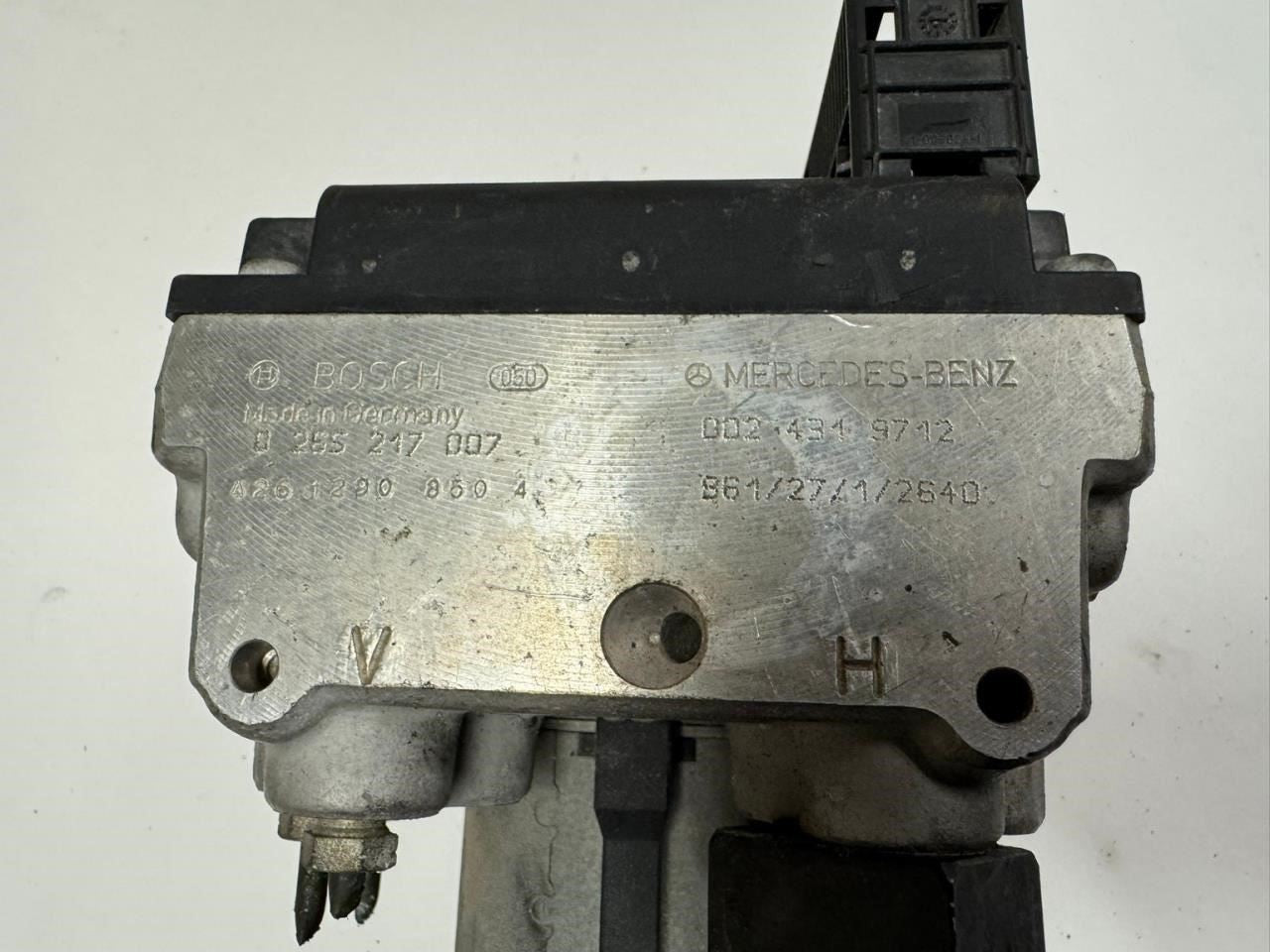 1996 E320 ABS Pump Anti Lock Brake Module - 0 265 217 007